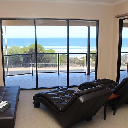 The Lighthouse - Beachfront Accommodation Port Hughes Room photo