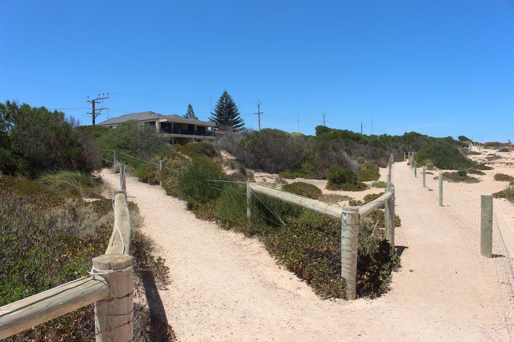 The Lighthouse - Beachfront Accommodation Port Hughes Room photo