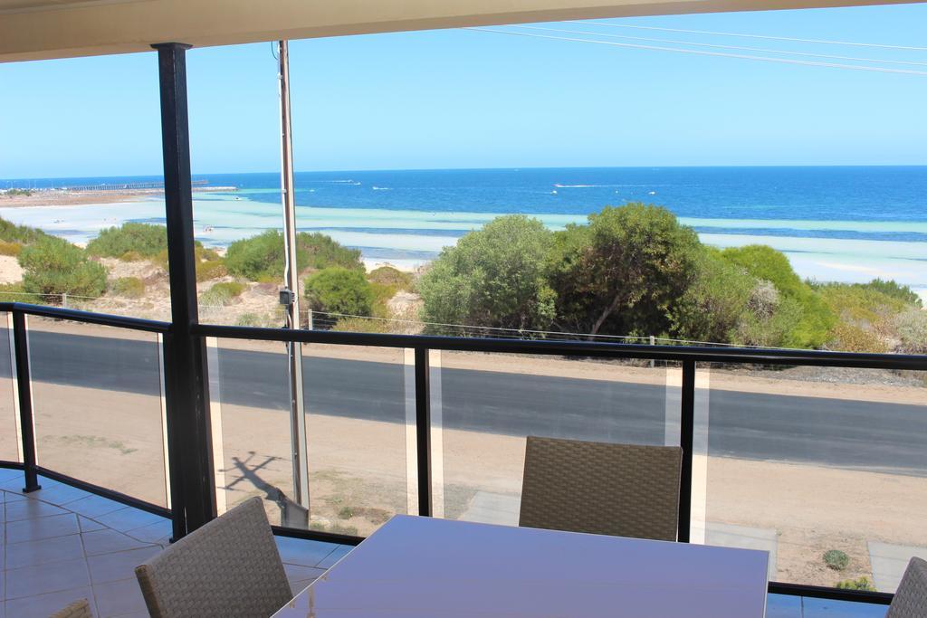 The Lighthouse - Beachfront Accommodation Port Hughes Room photo