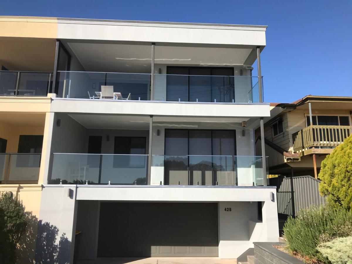 The Lighthouse - Beachfront Accommodation Port Hughes Exterior photo